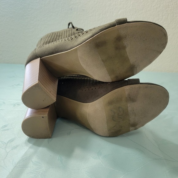 Report Women's Olive Green Lace Up Heels Size 7.5 - Picture 8 of 9